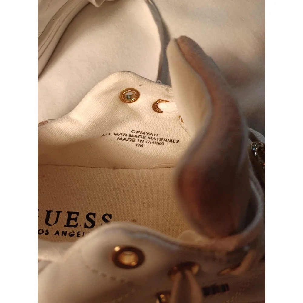 GUESS Shoes Girls Size 1 White Low Top‎ Sneakers Gold Jeweled Heart Charm GFMYAH
